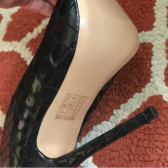 Fashion nova Shoes - Picture 4 of 4